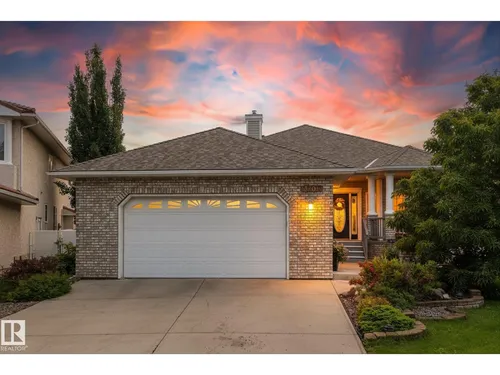8704 165 AV NW NW, Edmonton - $839,000