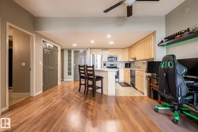 Interior photo 4 of 