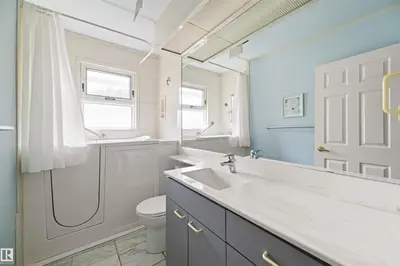 Interior photo 3 of 10627 43 ST NW
