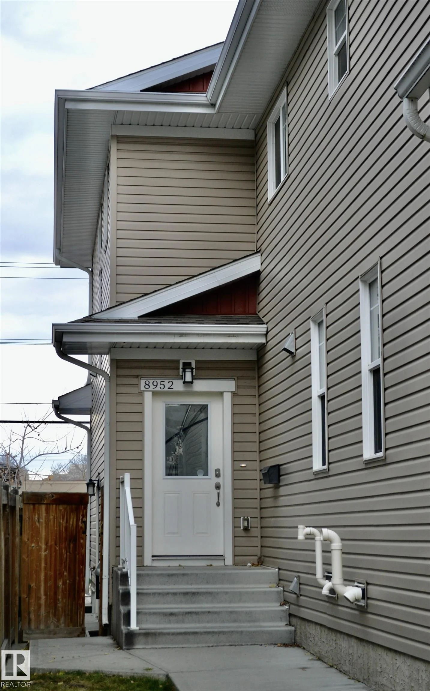 8952 81 AV NW, Edmonton - 5 bedroom Duplex for sale