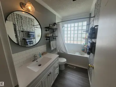 Interior photo 3 of 4818 52 ST