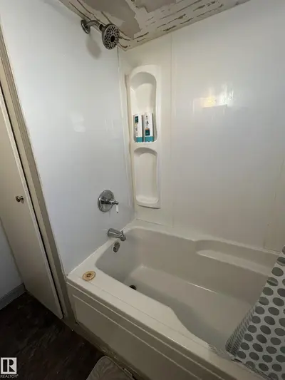 Interior photo 3 of 5211 49 Ave