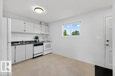 Interior photo 4 of 3610 42 AV NW
