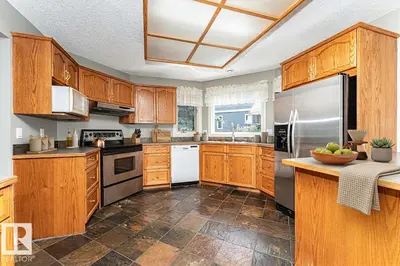 Interior photo 1 of 221 OCKENDEN PL NW