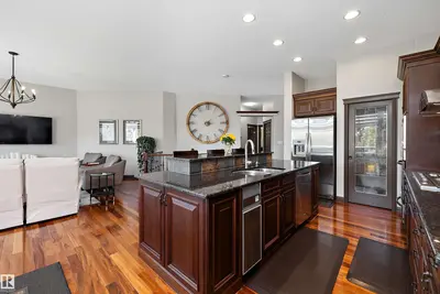 Interior photo 4 of 533 STEWART CR SW