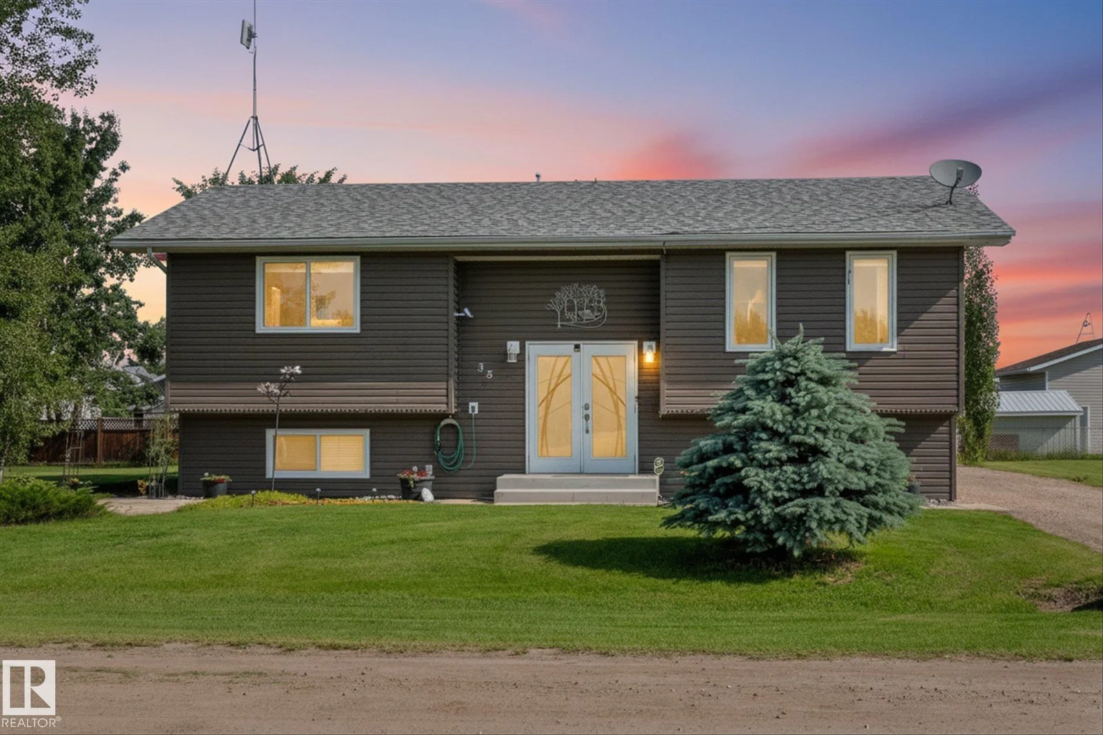 38 Woodbend CR, Warburg - 4 bedroom Detached Single Family for sale