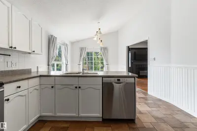 Interior photo 3 of 421 BLACKBURN DR E SW