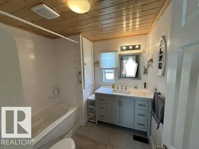 Interior photo 2 of 5013 53 AV