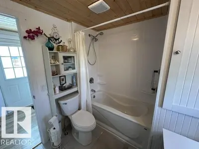 Interior photo 3 of 5013 53 AV