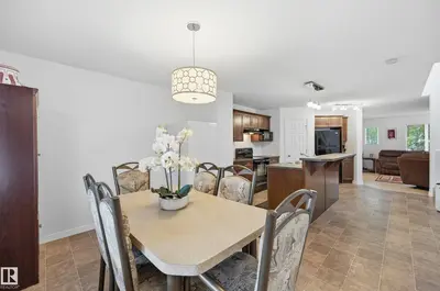 Interior photo 4 of 9817 104