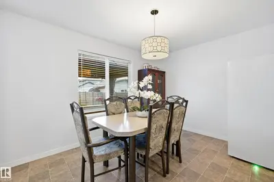 Interior photo 3 of 9817 104