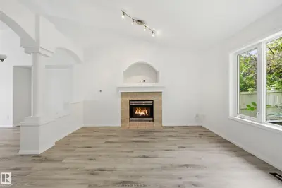 Interior photo 4 of 