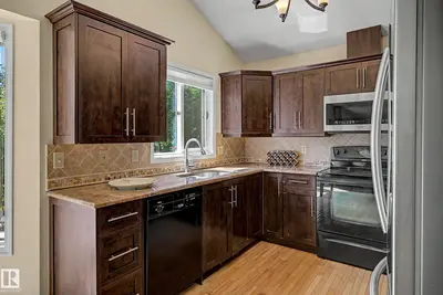 Interior photo 3 of 425 BUCHANAN RD NW