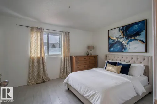 892 Abbottsfield RD NW NW, Edmonton - $179,999