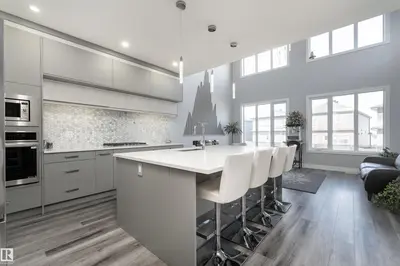 Interior photo 2 of 18 KIWYCK LI