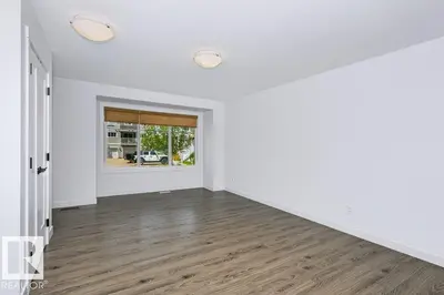 Interior photo 4 of 