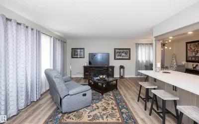 Interior photo 3 of 10352 109 Ave