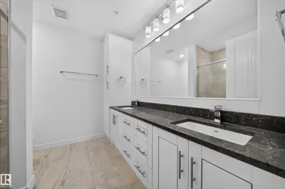 Interior photo 4 of 
