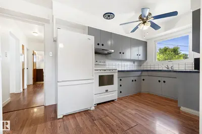 Interior photo 3 of 