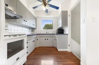 Interior photo 2 of 