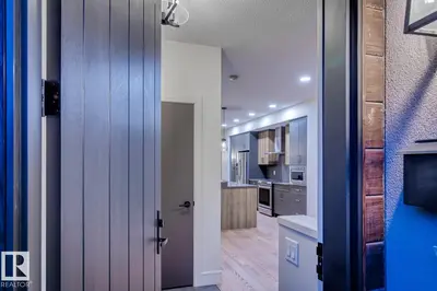 Interior photo 1 of 