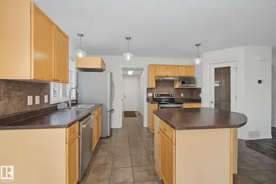 Interior photo 4 of 616 61 ST SW