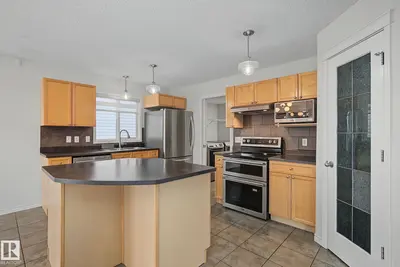 Interior photo 3 of 616 61 ST SW