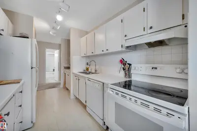Interior photo 2 of #1405 9835 113 ST NW