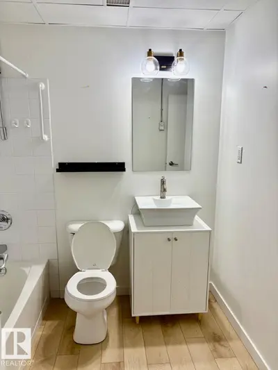 Interior photo 2 of #206 10024 JASPER AV NW