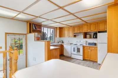 Interior photo 2 of #3 52432 RGE ROAD 20