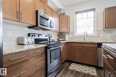 Interior photo 4 of #111 2035 GRANTHAM CO NW