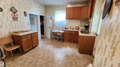 Interior photo 4 of 9522 110 AV NW NW