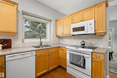 Interior photo 3 of 35 LONGVIEW PL