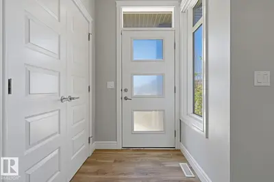 Interior photo 1 of 