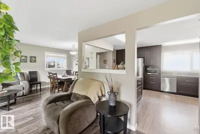 Interior photo 2 of 4007 45 Street