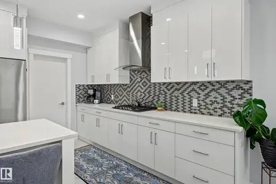 Interior photo 2 of 4010 46 AV