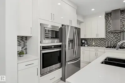 Interior photo 3 of 4010 46 AV