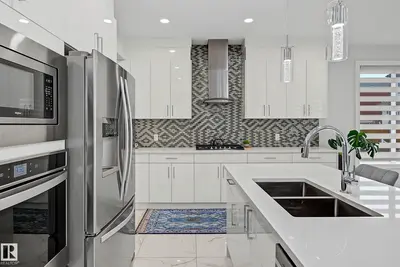 Interior photo 4 of 4010 46 AV