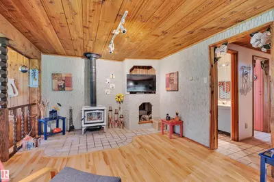 Interior photo 2 of 464044 RGE ROAD 270