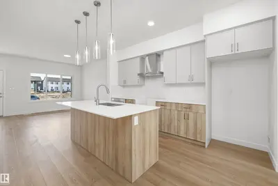 Interior photo 3 of 618 176 AV NE