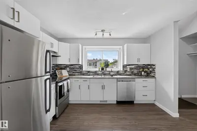 Interior photo 4 of 131 Cameron Crescent