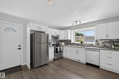 Interior photo 3 of 131 Cameron Crescent