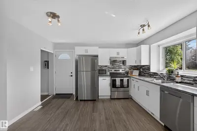 Interior photo 2 of 131 Cameron Crescent