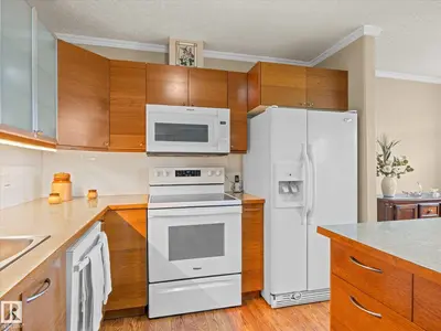 Interior photo 2 of 3607 42 ST