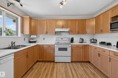 Interior photo 3 of 5116 52 Ave