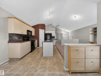 Interior photo 4 of 7912 10 AV SW