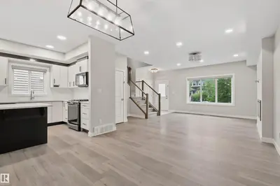Interior photo 1 of 383 CHARLESWORTH DR SW