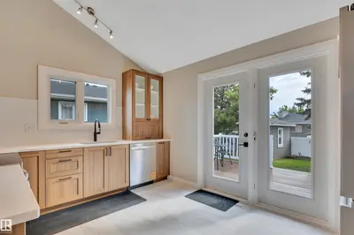 Interior photo 4 of 4707 44 ST