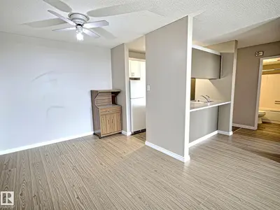 Interior photo 3 of #1105 11007 83 AV NW