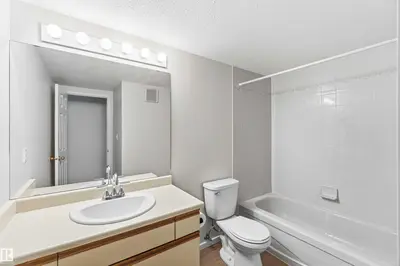 Interior photo 4 of 